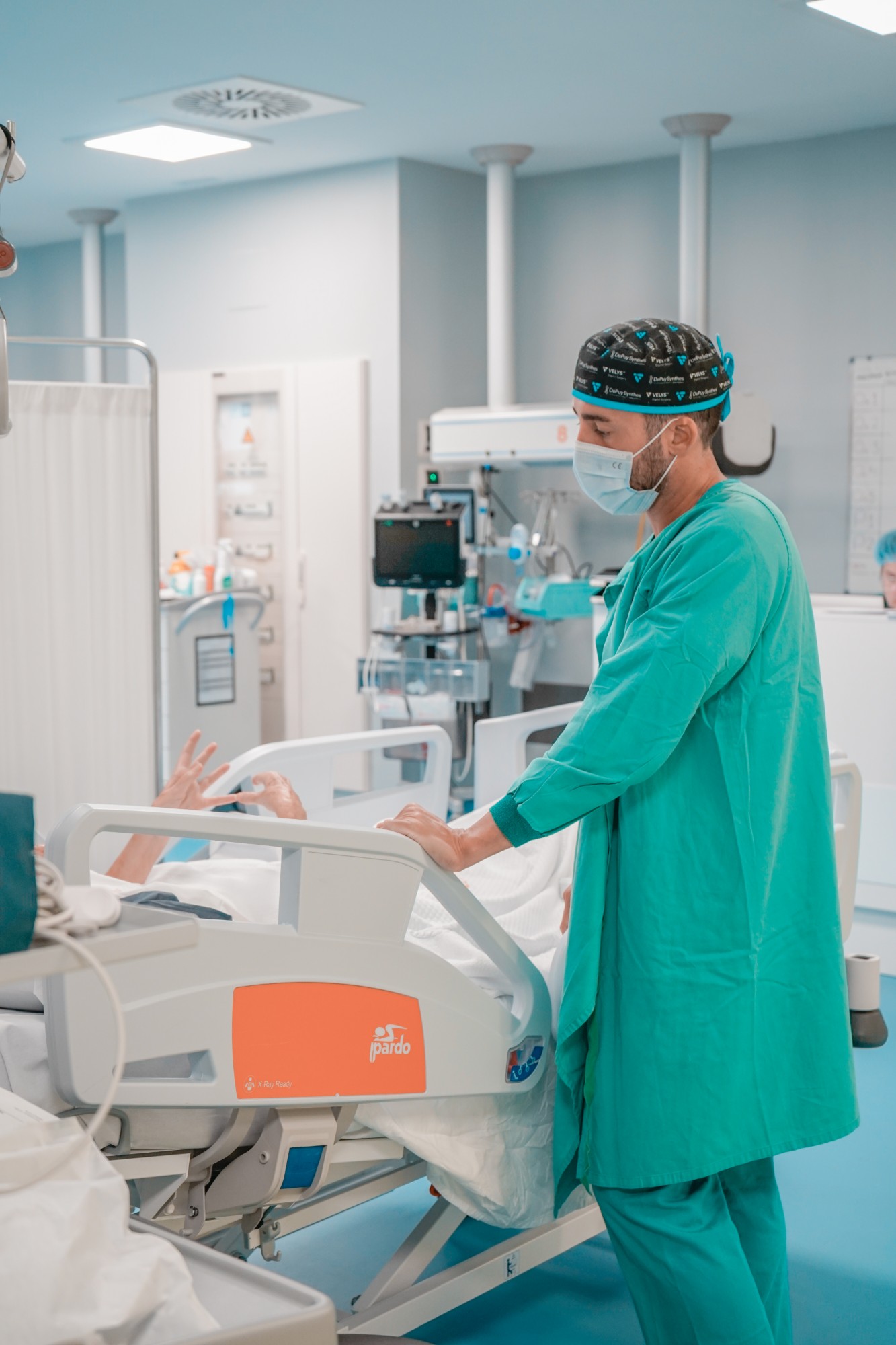 Surgeon speaking with a patient